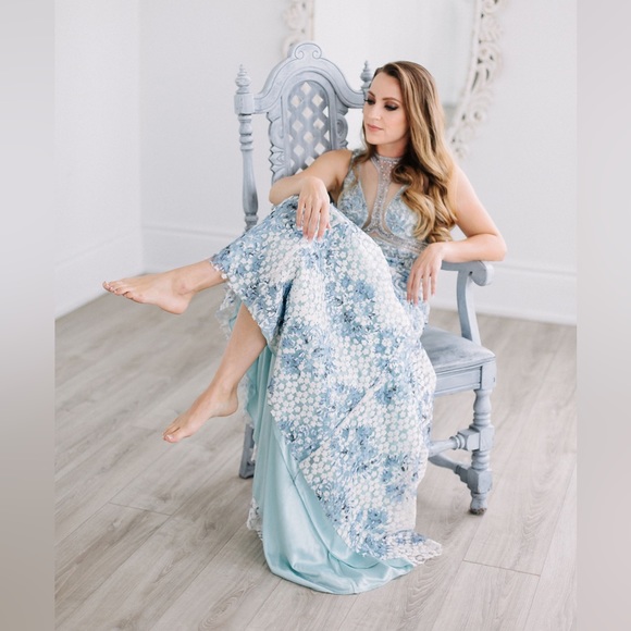 Full length Blue floral gown Size 2 - Picture 13 of 14